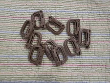 TACTICAL MOLLE II ITW NEXUS (10)   COYOTE GRIMLOC LOCKING D-RING CARABINER  