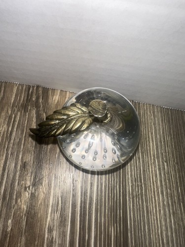 Fermacarte vintage vetro artistico trasparente con bolle controllate mela con stelo ottone - Foto 2 di 5