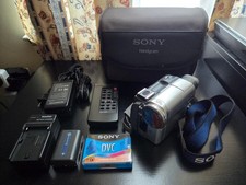 Sony Handycam DCR-TRV33 MiniDV Mini DV Camera/Carry bag/Battery/Remote Bundle