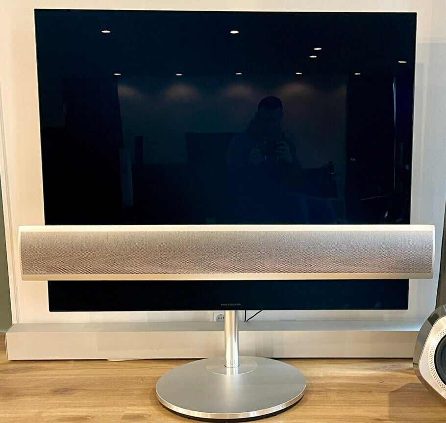Bang Olufsen BeoVision Eclipse 55 OLED TV mit Motordrehfuß Bang Olufsen BeoVision Eclipse 55 OLED TV mit Motordrehfuß