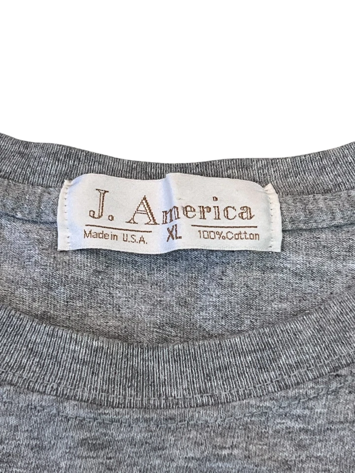 Camisa Bikini Vintage Yacht Club La Crosse, Wisconsin Talla XL J. America Gris EE. UU. Foto 4 de 4