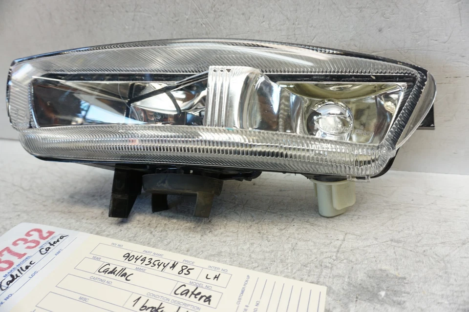 FARO ANTINIEBLA CONDUCTOR IZQUIERDO CADILLAC CATERA OEM JD108732 Foto 2 de 4
