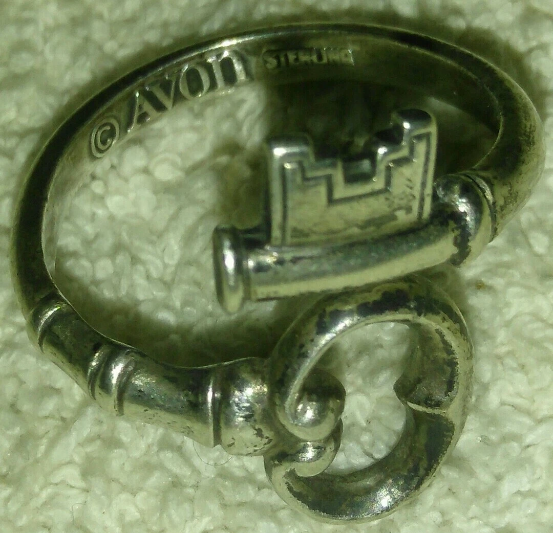 Avon skeleton key ring deals