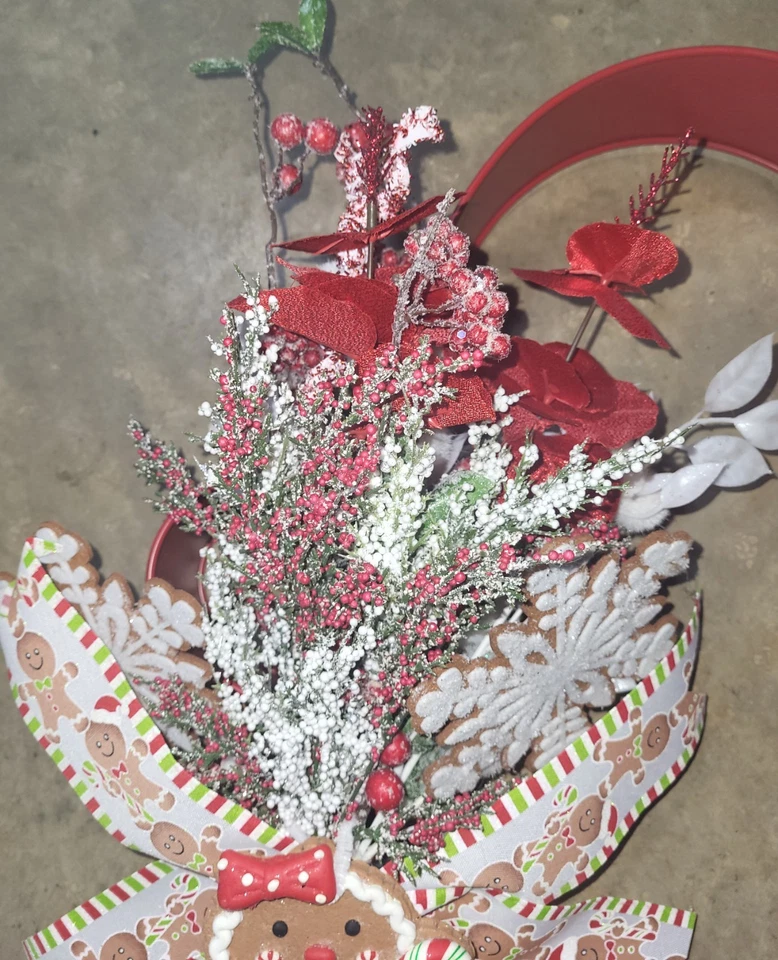 HUGE 22" Gingerbread Girl Cookie Cutter Wreath Red Metal Ready To Hang New - Image 3 of 3