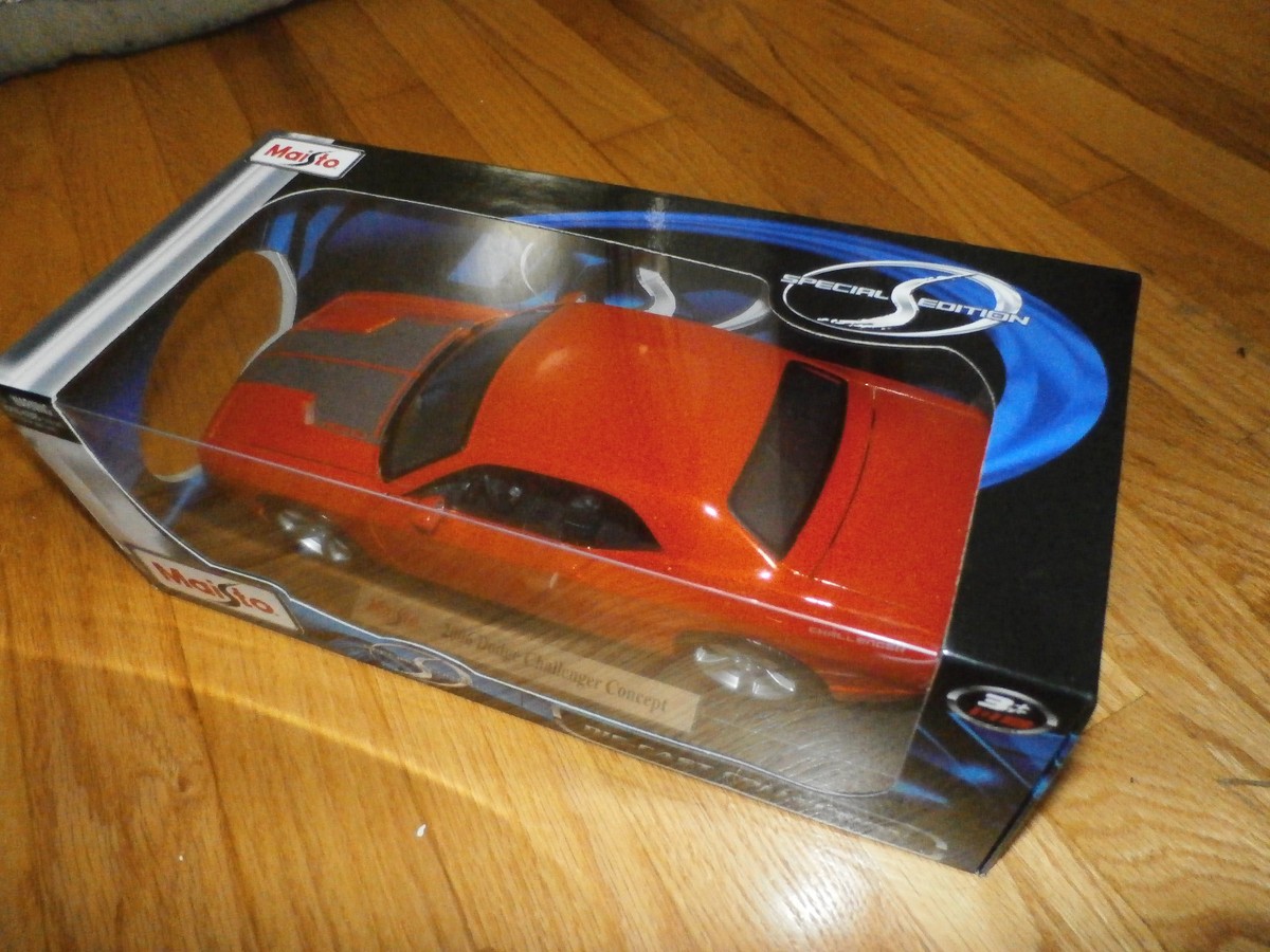 Maisto 2006 Dodge Challenger Concept Die-Cast Collection Car