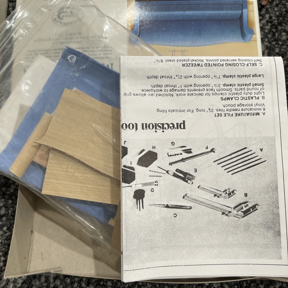 The House Of Miniatures Kit #40015 Sofá Chippendale Circa Casa de Muñecas 1700’s Abierto Foto 4 de 4