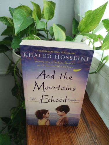 And The Mountain Echoed  - Khaled Hosseini - English - Afbeelding 1 van 7