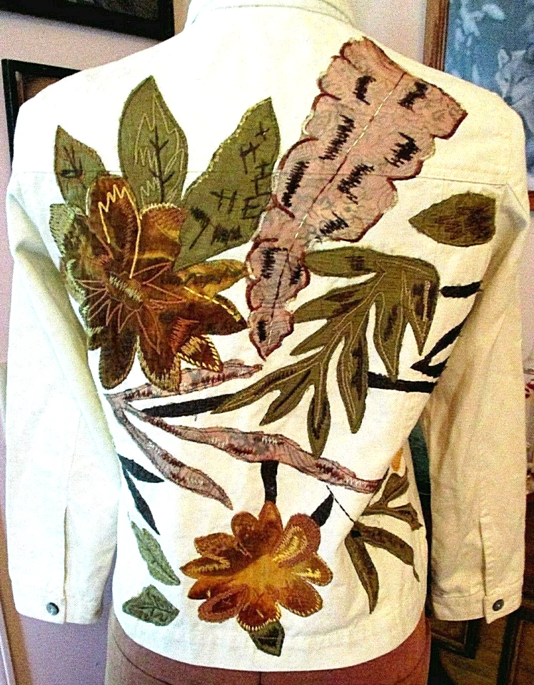 奶油 LAURA ASHLEY PETITE 花卉刺绣牛仔纽扣夹克/小号 S 码 — 第 2/4 张图片