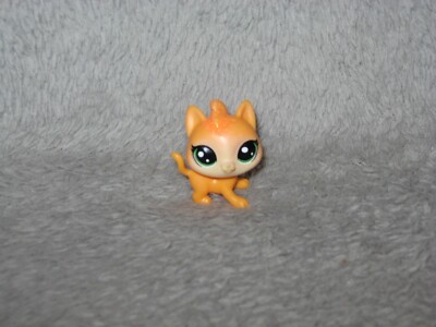 Littlest Pet Shop LPS - #21 Duskie Shinely Mini Glitter Cat Rainbow Friends 2301