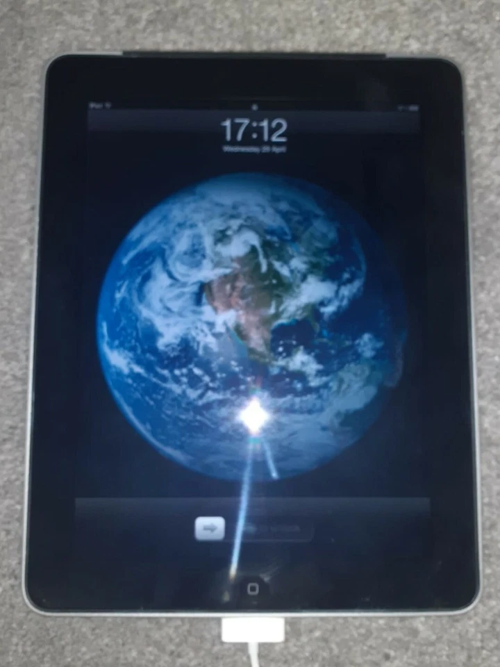 Apple iPad (1st generation) · 64GB · Cellular, photo 2 of 5
