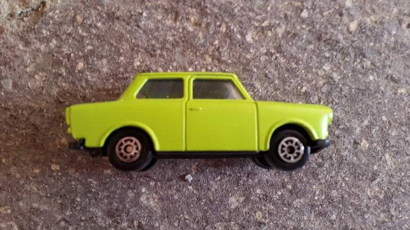 TRABANT 601 METALL MODELL BAUER - VERDE PISELLO - N° 52124 - SCALA 1/43 VINTAGE - Immagine 3 di 4