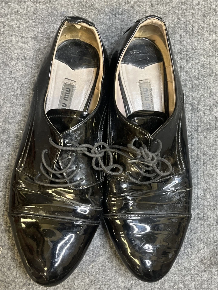 Zapatos con cordones MIU MIU de charol para mujer negros 37,5 Foto 3 de 4