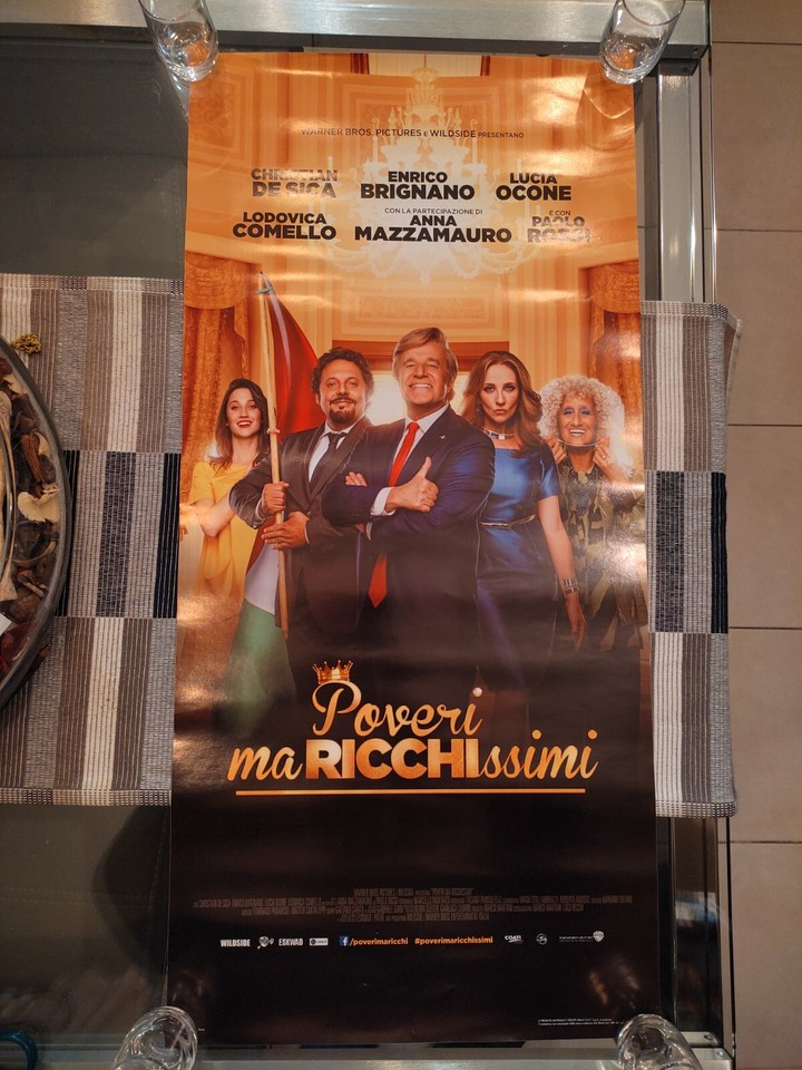 Locandina di Poveri ma ricchissimi (2017)