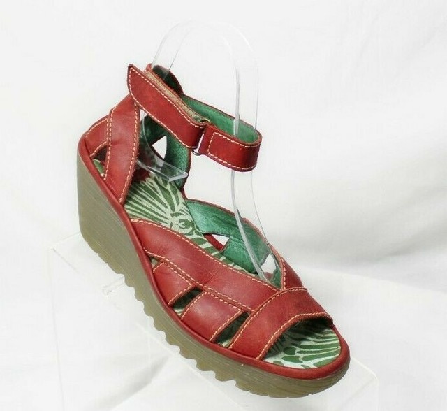 fly red sandals