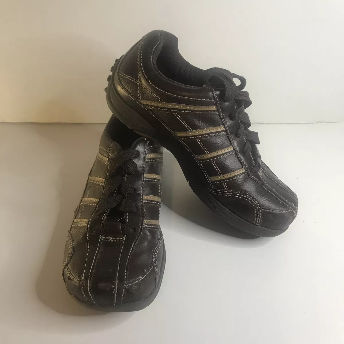 Boys brown skechers cheap