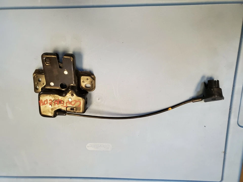 PESTILLO DE BLOQUEO DE MALETERO CONTINENTAL LINCOLN 1998-1999-2000-2001-2002 Foto 2 de 3