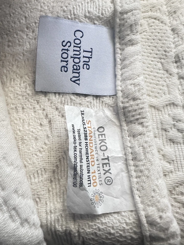 THE COMPANY STORE Ivory Matelasse Cotton Embossed 2 King Shams Portugal 20”x36” - Image 3 of 4