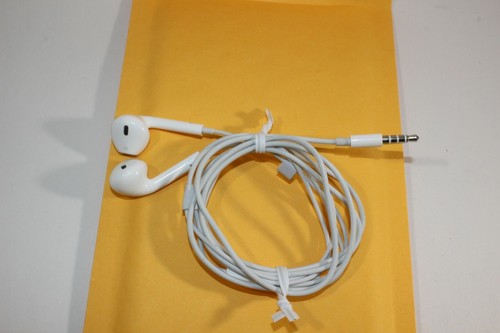 Apple EarPods Earphone Headphone Wired 3.5 mm for iPhone iPad iPod MNHF2AM/A 🔥 - Picture 9 of 12