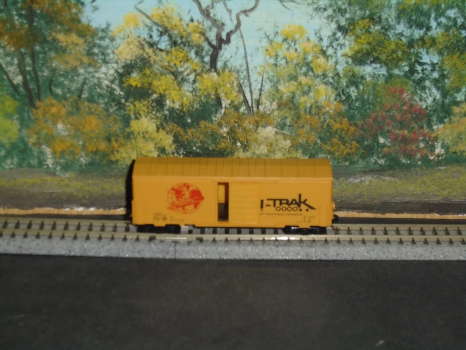 MICRO TRAINS N SCALE N-TRAK 10th ANNIVERSARY BOXCAR NTK  #1902818 - Image 2 of 3