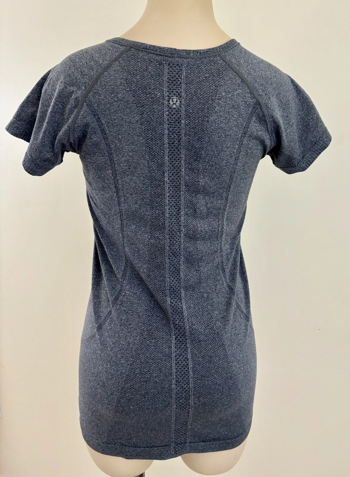 lululemon run swiftly v-neck stretch exc shirt
