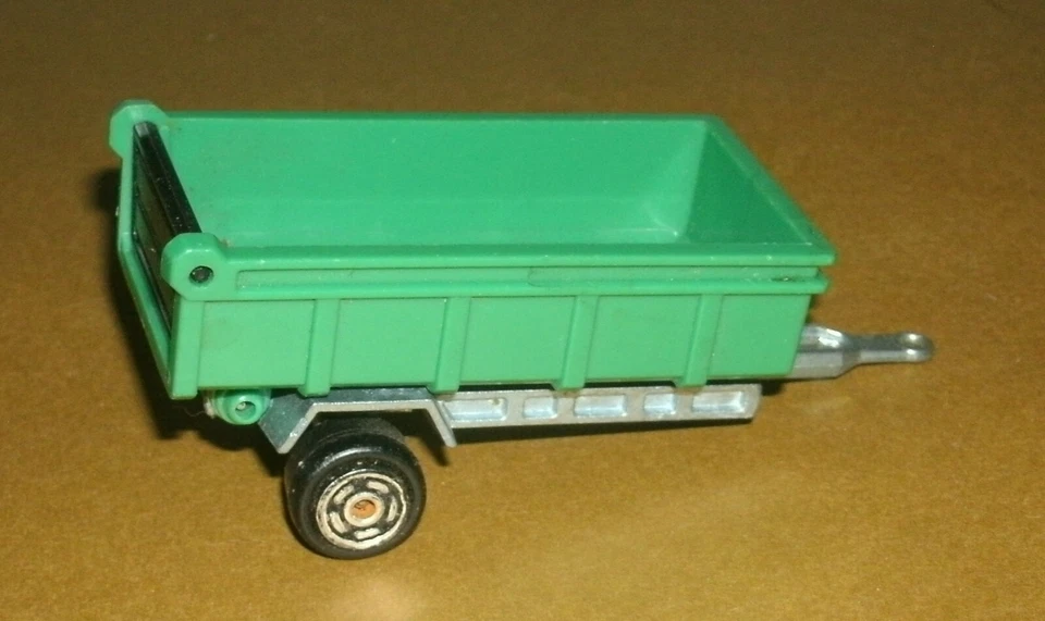 1/64 Size Tipping Farm Barge Wagon Trailer Accesssory - Majorette 316 Green - Image 2 of 4