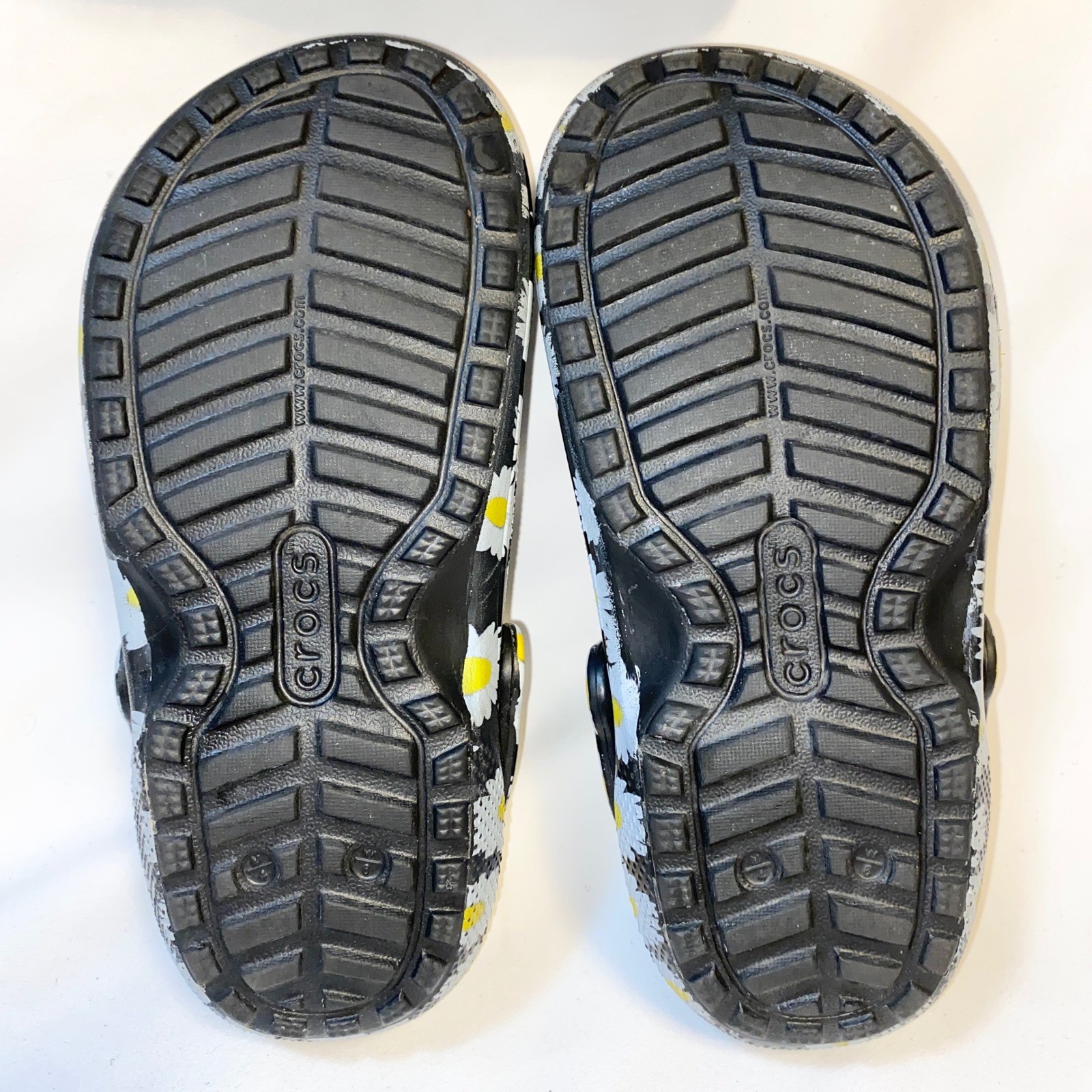 Crocs Classic Lined Clog Daisy Floral Black Yellow Fuzzy Fleece Mens 4 Womens 6 image 4