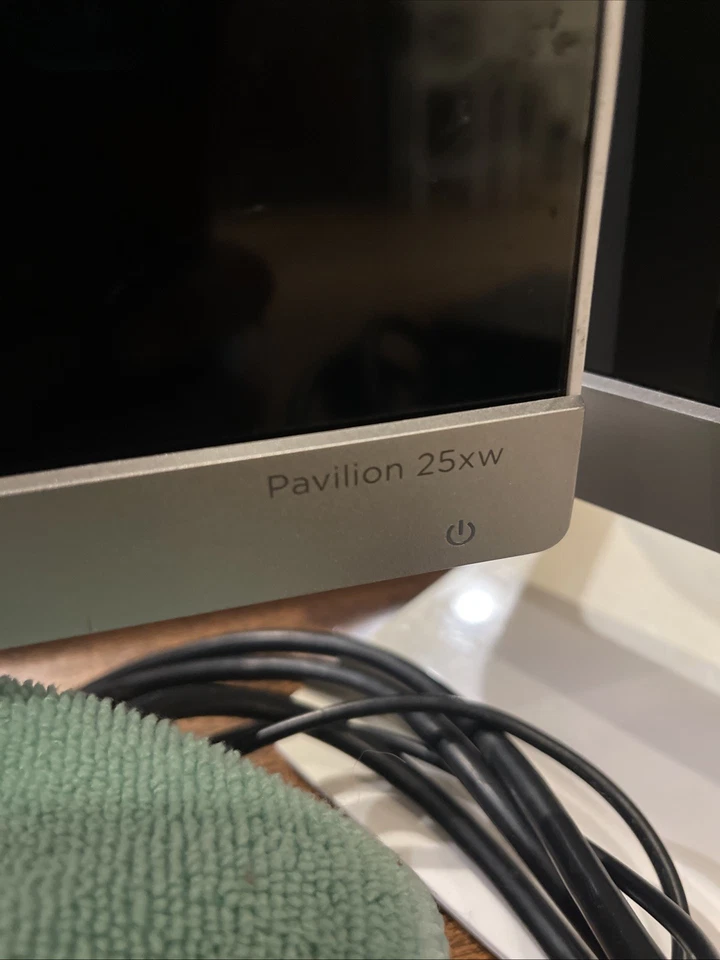 3 Monitors $100 Each. Pavilion 25xw 27xw and 27xi Read Description Below - Image 3 of 4