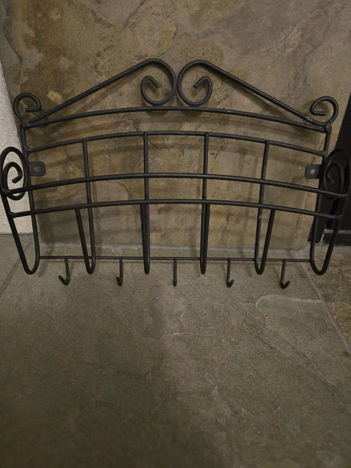 Organizador de correo Spectrum Scroll montado en la pared con ganchos para llaves, entrada de montaje en pared... Foto 3 de 4