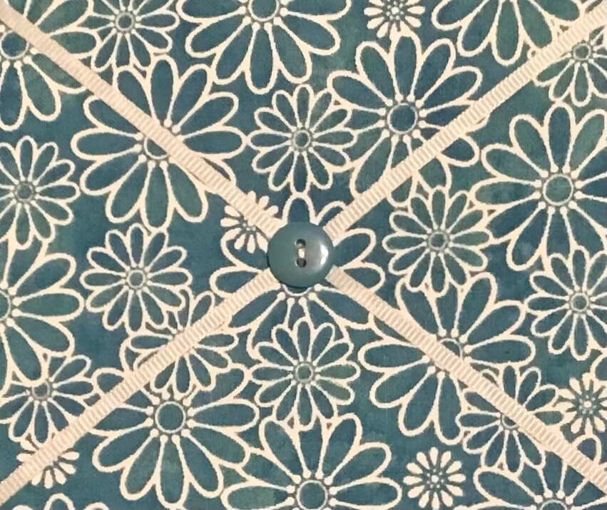 French Bulletin Board Photo Memo Turquoise White Floral Daisy Print 8 x 10 inch - Image 2 of 3