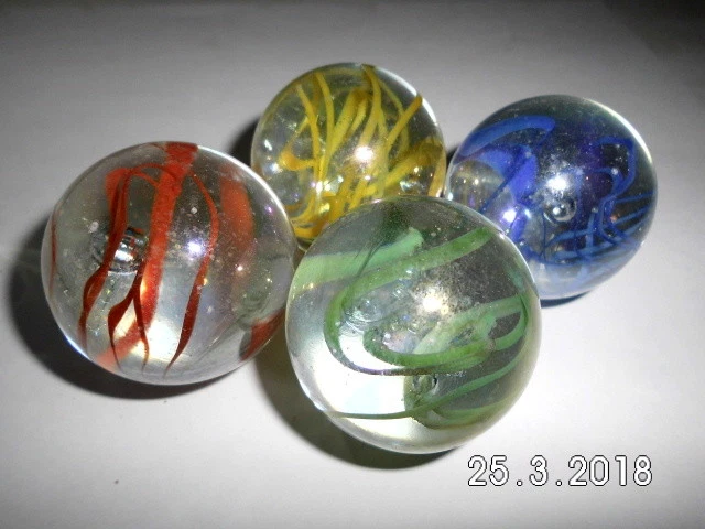 HOUSE OF MARBLES 4 Murmeln Spaghetti glänzend aus Glas 42mm - Glasmurmel, Glaskugel (101000)
