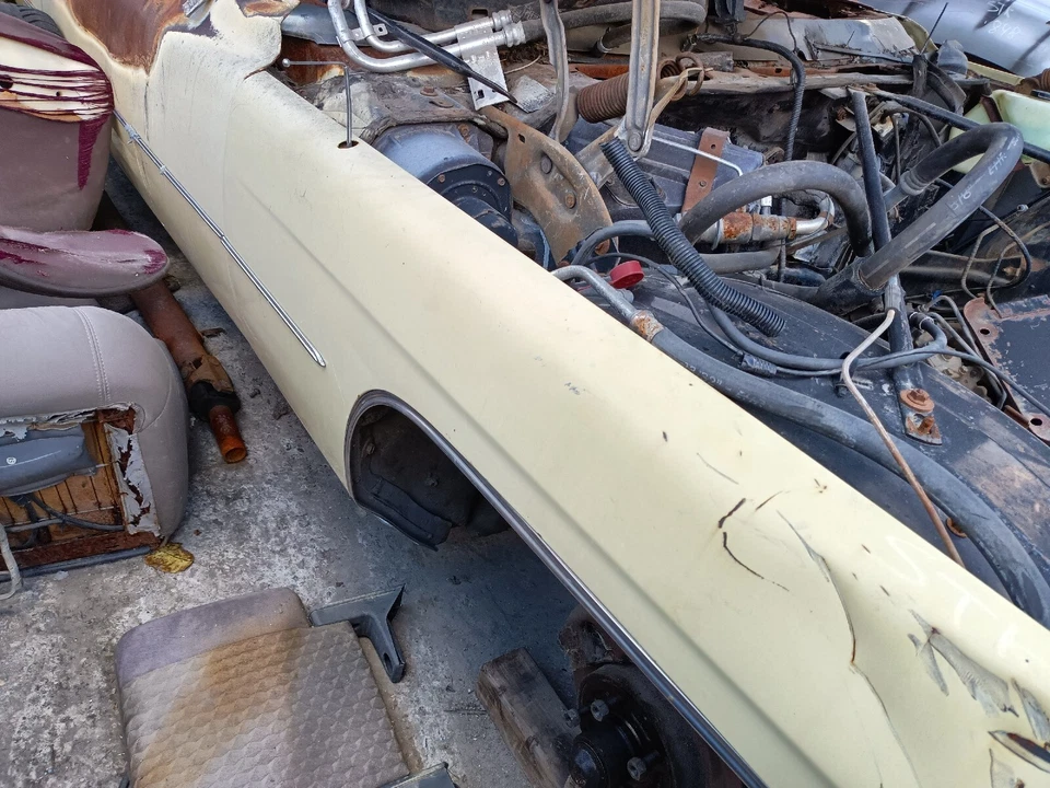 1973 Cadillac Deville para-lama direito inclui luz de estacionamento moldada - Imagem 3 de 4