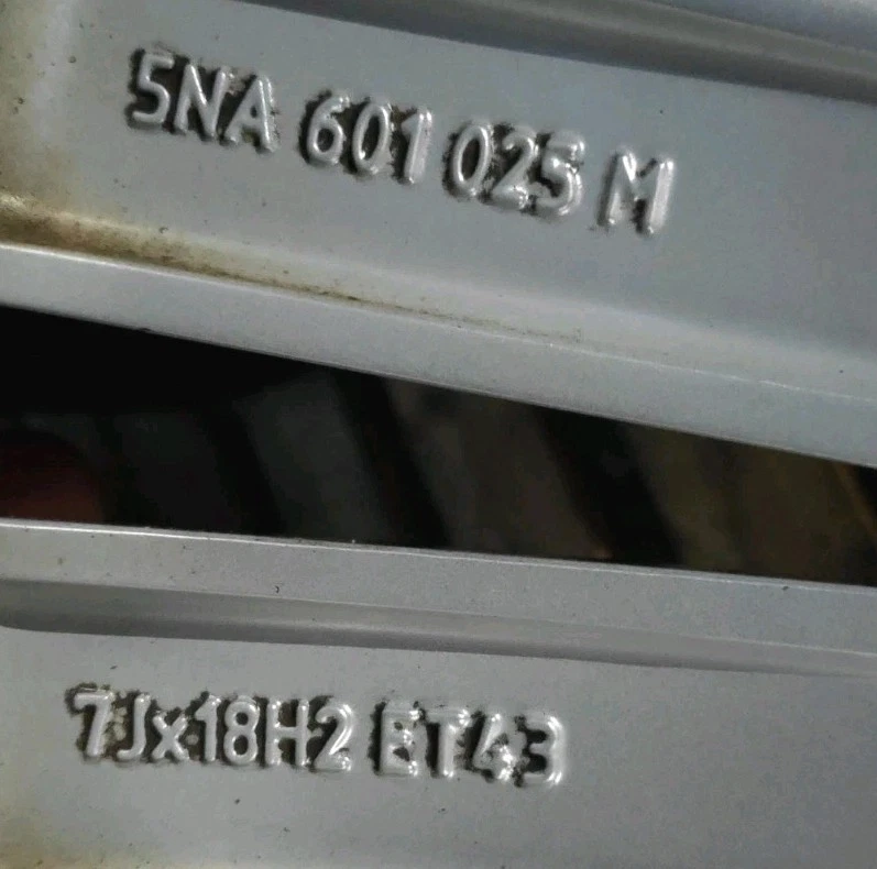 1x Original VW Tiguan II 5N AD1 AX1 5NA601025M Sebring 7x18 ET43 18 pulgadas *EXCELENTE* - Imagen 3 de 4