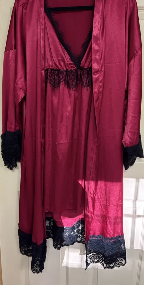 Juego de Camisón y Bata Peignoir Set 4X Rojo Satinado Negro Encaje Correas Ajustables Foto 2 de 4