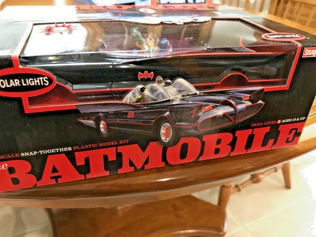 BATMAN BATMOBILE POLAR LIGHTS 1:25 SCALE MODEL KIT SNAP IT PRE PAINTED FIGURES | eBay