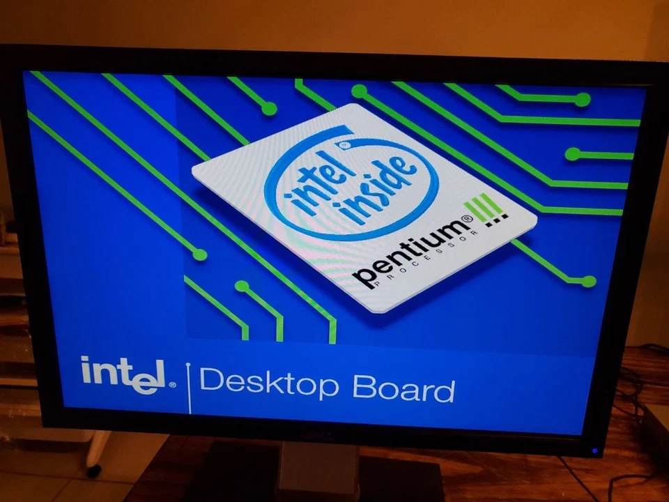 ECE/SAG Electronics Vintage Intel Pentium III Server 733MHz 265K RAM DVD - Boots - Image 2 of 4