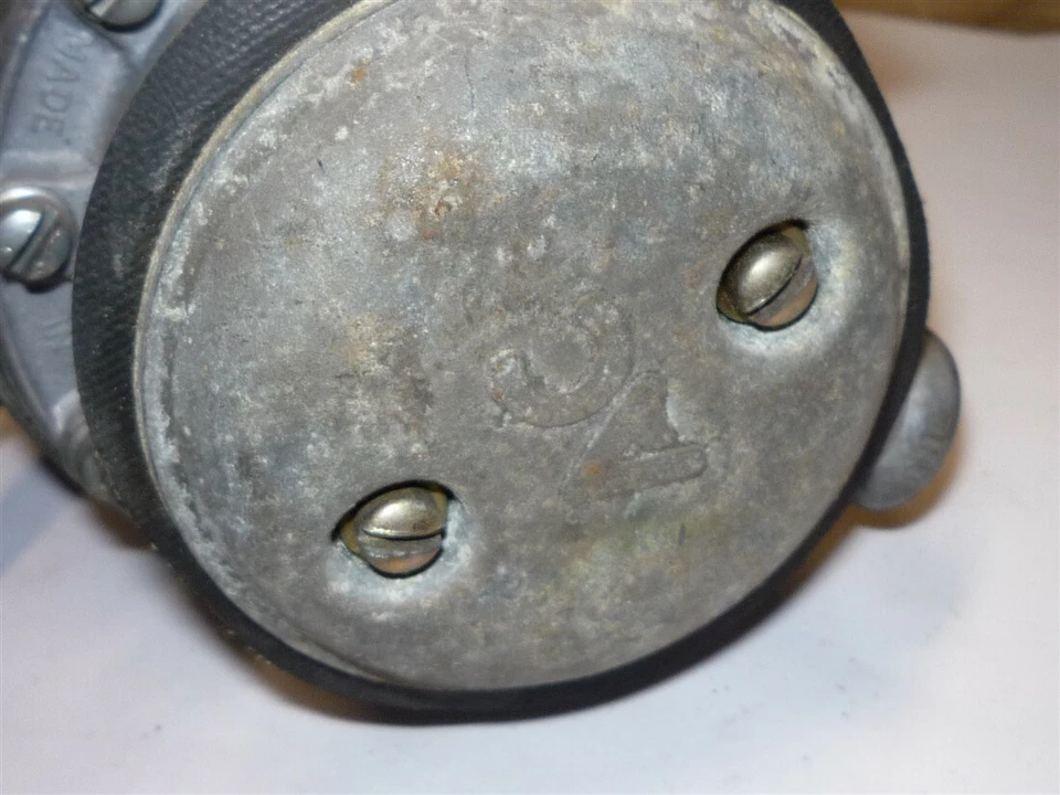 Chevrolet 348 1958 3x2 bomba de combustible doble acción marca aire acondicionado estampado # 4490 Foto 4 de 4