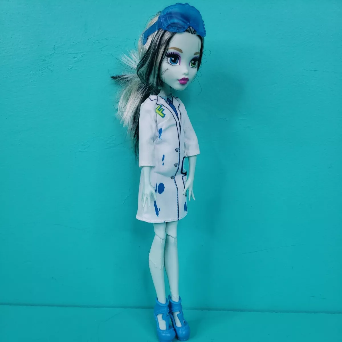 Monster High 2015 Skulltimate Science Class Frankie Stein 11