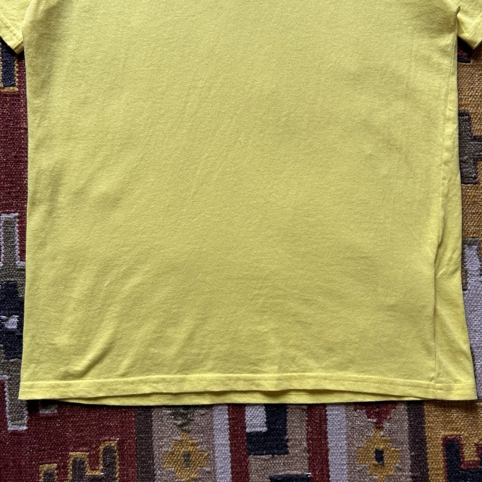 Camiseta Maison Margiela 2011 AIDS Awareness cuello en V talla S - amarilla Foto 3 de 4