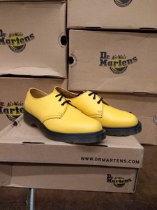 dr martens 1461 yellow