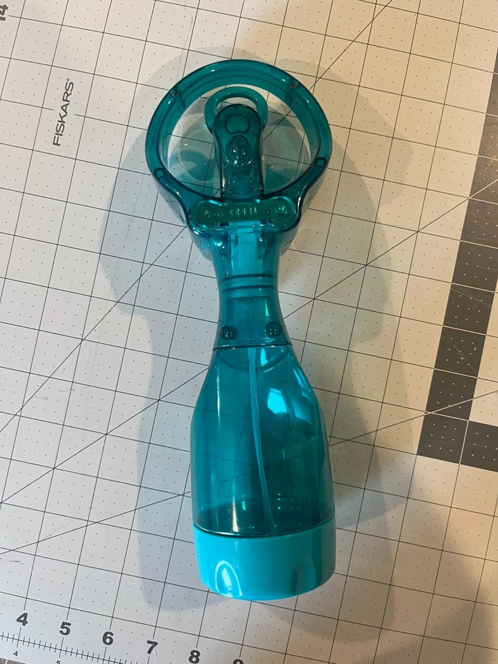 Ventilador de névoa de água portátil O2COOL Deluxe alimentado por bateria - verde - Imagem 4 de 4