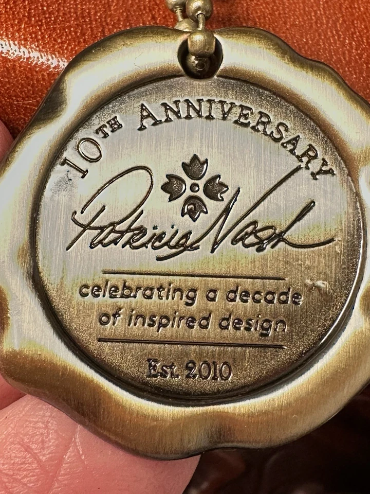 Bolso de mano Patricia Nash Avadi de cuero con herramientas rosa tostado Foto 2 de 4