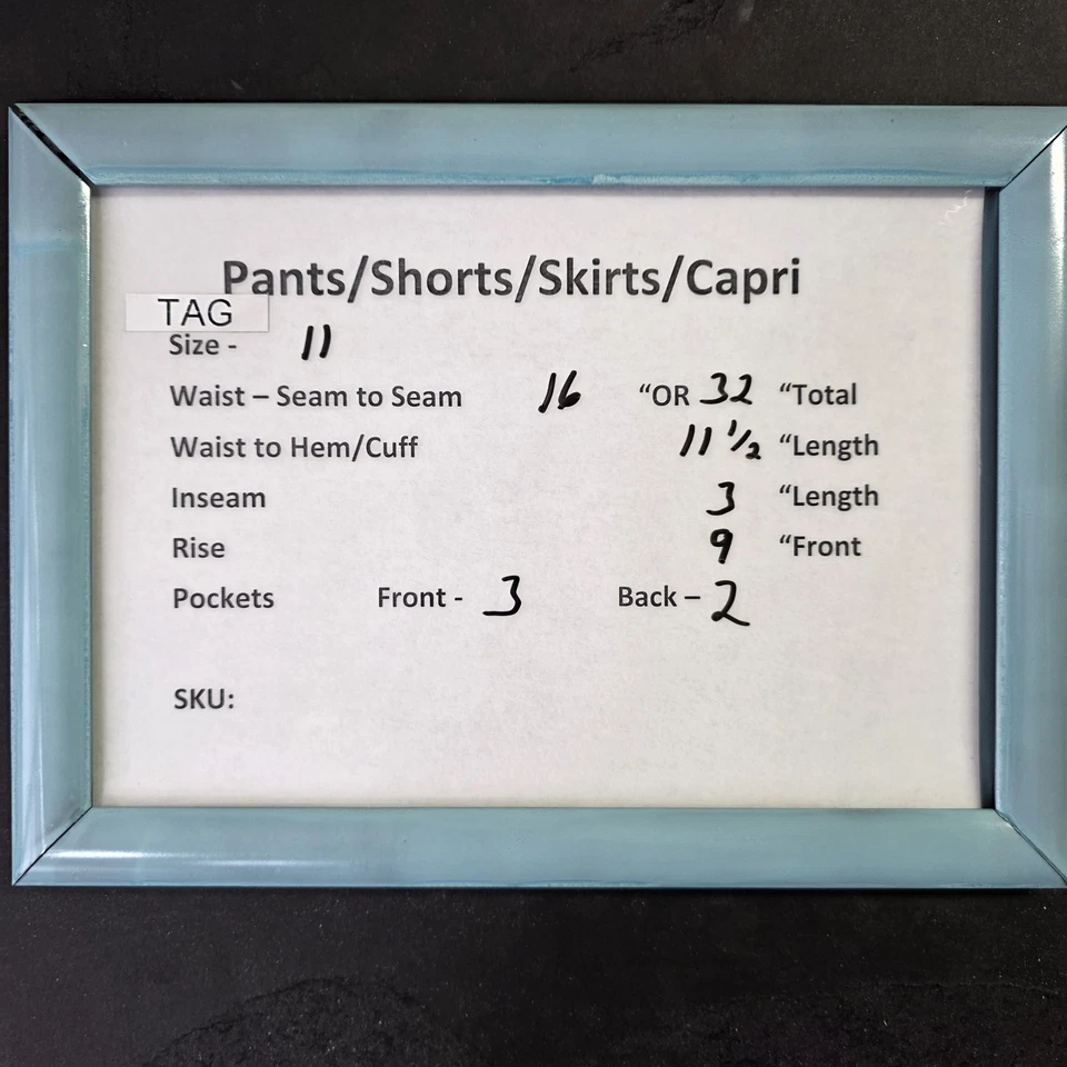 Celebrity Pink Shorts Womens 11 Butterfly Print Stretch Summer Casual - Image 2 of 4