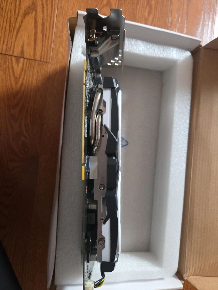 Tarjeta gráfica MSI AMD Radeon RX 480 Armor 8G OC, 8 GB GDDR5 Foto 2 de 3