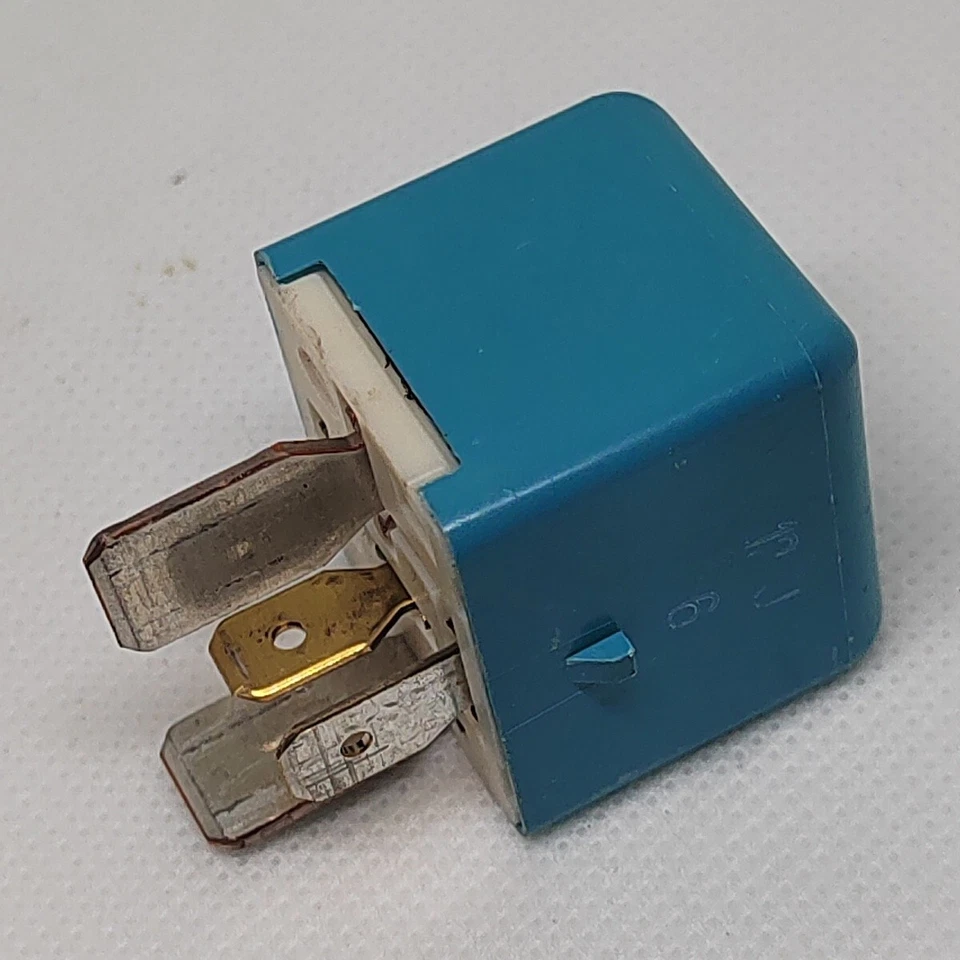 Relé original 90080-87025 5 pines Toyota Camry Highlander Matrix Tacoma Tundra Foto 3 de 4