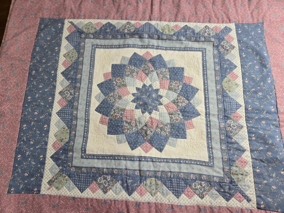 Dos fundas de almohada XL vintage de los años 80 azul rosa Calico Chintz bloque de edredón 24" x 30" Foto 2 de 4