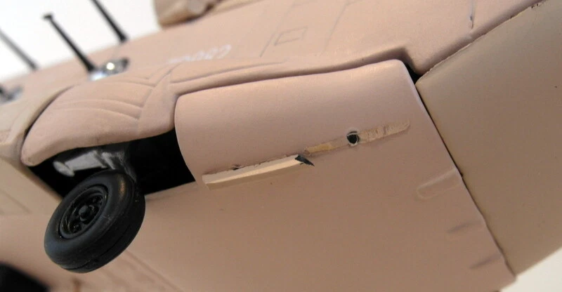 Corgi 1/72 AA34204 Boeing Vertol Chinook HC.1 RAF Gulf war 1991 - Image 4 of 4