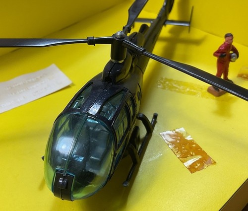 Solido 1:43 Gazelle Helicopter ‘ Carabinieri’ With Figure Mint / Boxed - Picture 5 of 9