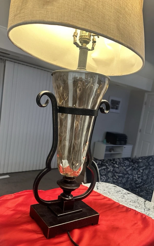 LÁMPARA DE MESA DE CRISTAL ÁMBAR EMILIANA AL MÁXIMO Foto 3 de 4