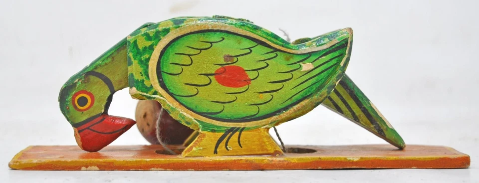 Estatuilla de madera vintage de pájaro loro juguete original antigua hecha a mano pintada a mano Foto 3 de 4