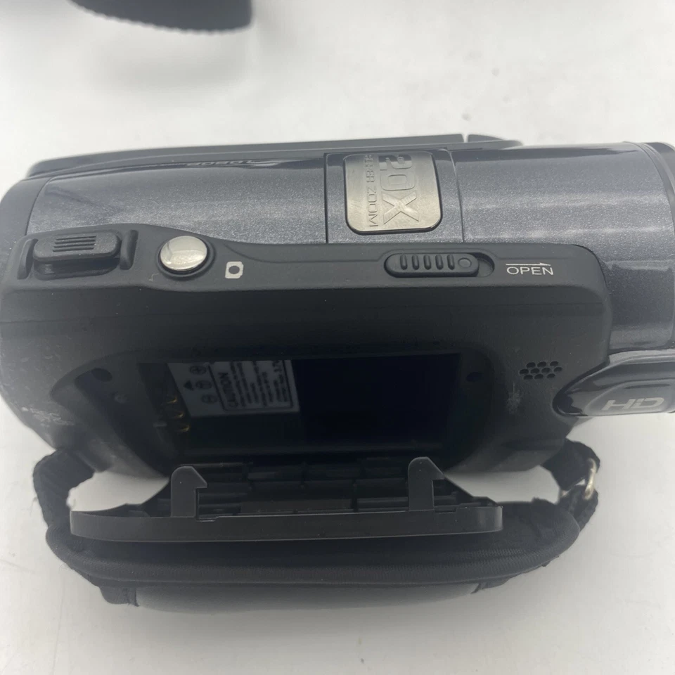 DXG-587V HD CAMCORDER-Black W/ Case - Image 4 of 4